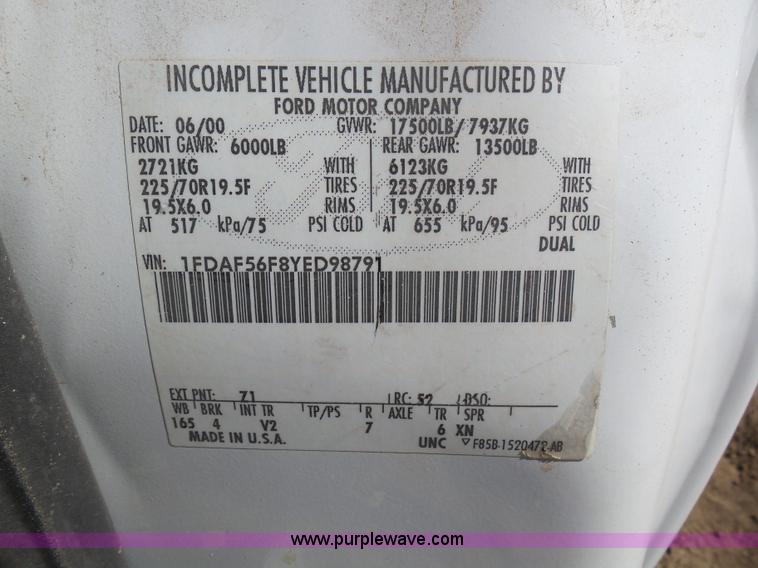 image for item K6994 2000 Ford F550 Super Duty flatbed truck