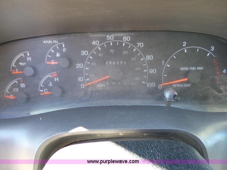 image for item K6994 2000 Ford F550 Super Duty flatbed truck