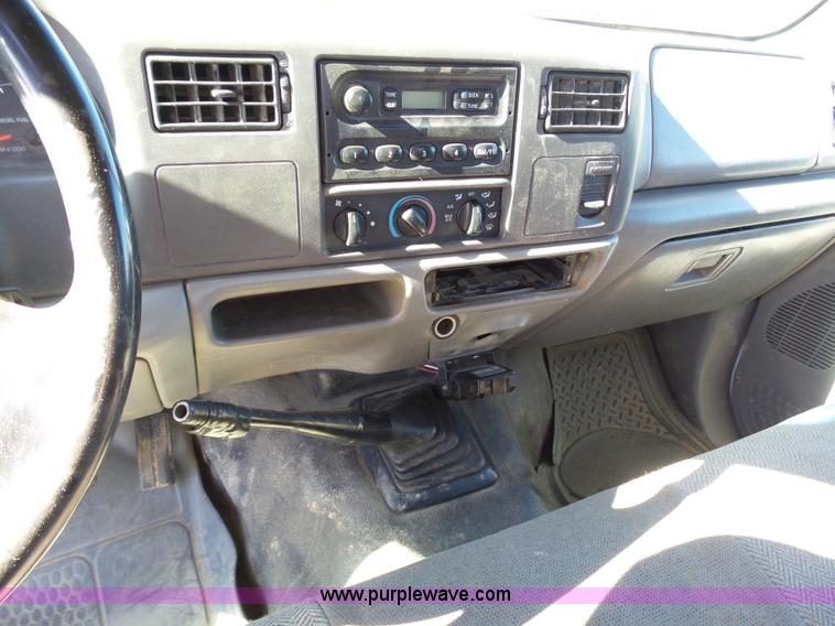 image for item K6994 2000 Ford F550 Super Duty flatbed truck