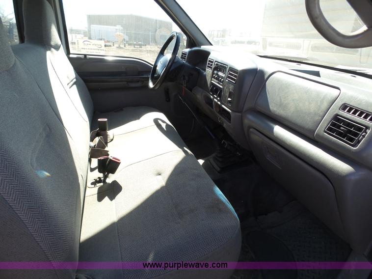 image for item K6994 2000 Ford F550 Super Duty flatbed truck