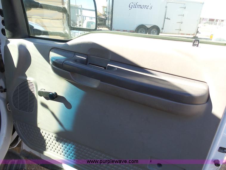 image for item K6994 2000 Ford F550 Super Duty flatbed truck