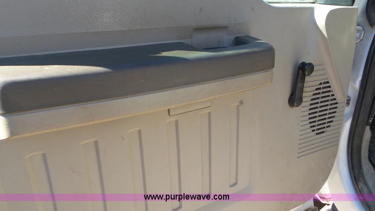 image for item K6996 2008 Ford F450 Super Duty flatbed truck