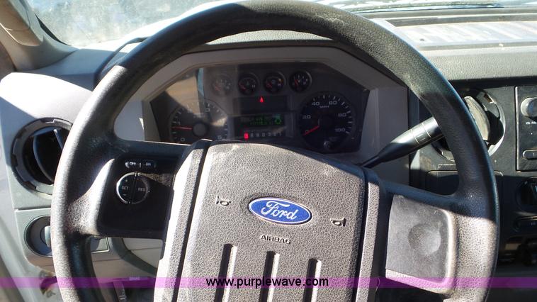 image for item K6996 2008 Ford F450 Super Duty flatbed truck