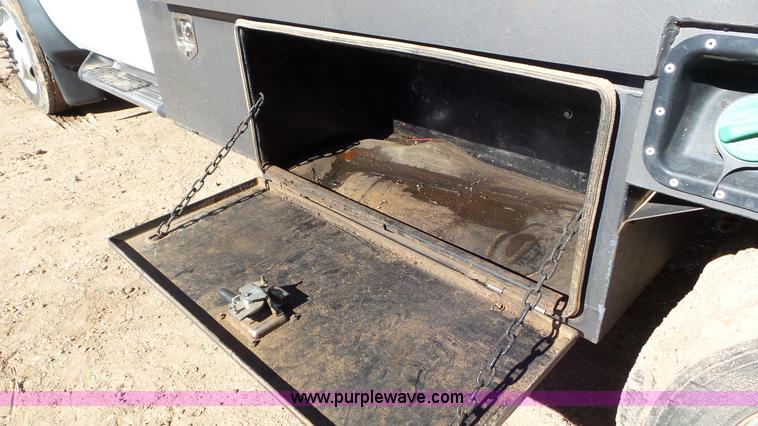 image for item K6996 2008 Ford F450 Super Duty flatbed truck