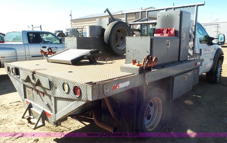 image for item K6997 2006 Ford F450 Super Duty flatbed truck