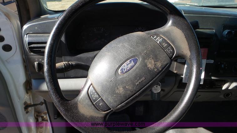 image for item K6997 2006 Ford F450 Super Duty flatbed truck