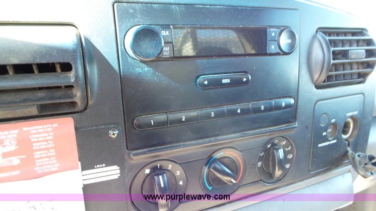 image for item K6997 2006 Ford F450 Super Duty flatbed truck