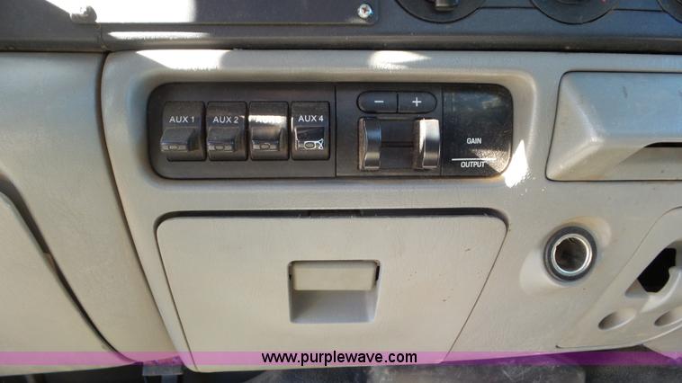 image for item K6997 2006 Ford F450 Super Duty flatbed truck