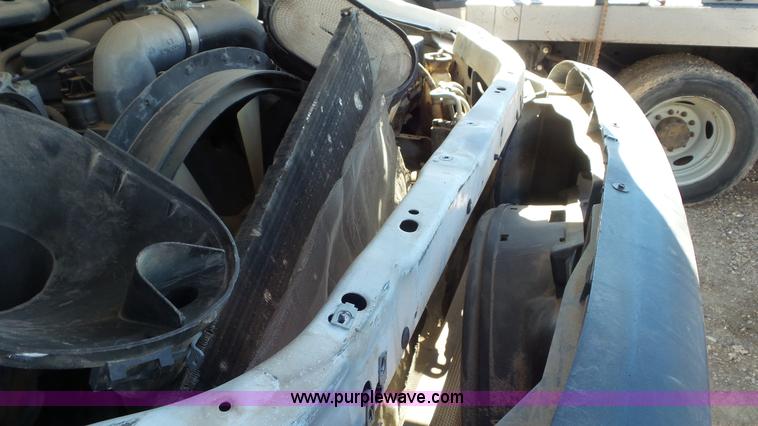 image for item K6997 2006 Ford F450 Super Duty flatbed truck