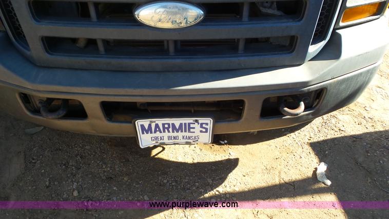 image for item K6997 2006 Ford F450 Super Duty flatbed truck