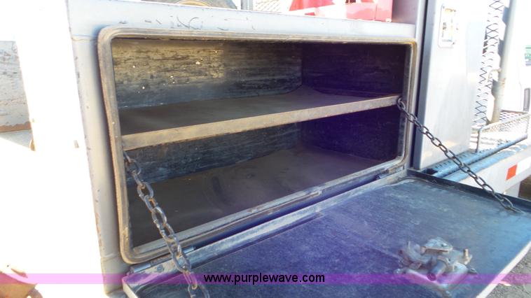 image for item K6997 2006 Ford F450 Super Duty flatbed truck