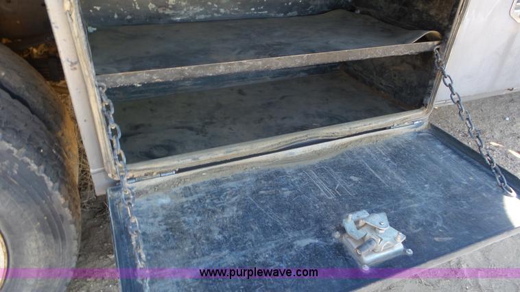 image for item K6997 2006 Ford F450 Super Duty flatbed truck