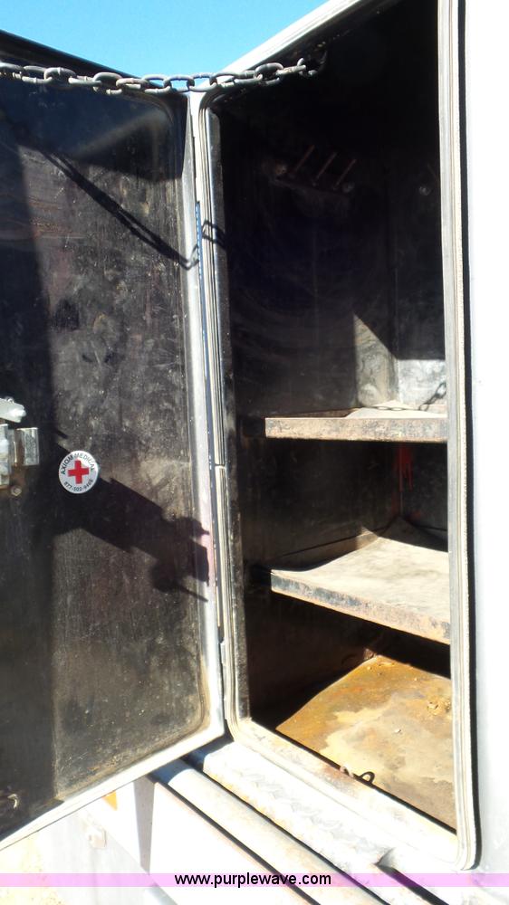 image for item K6997 2006 Ford F450 Super Duty flatbed truck