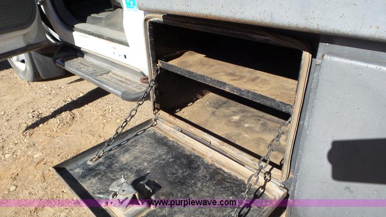 image for item K6997 2006 Ford F450 Super Duty flatbed truck