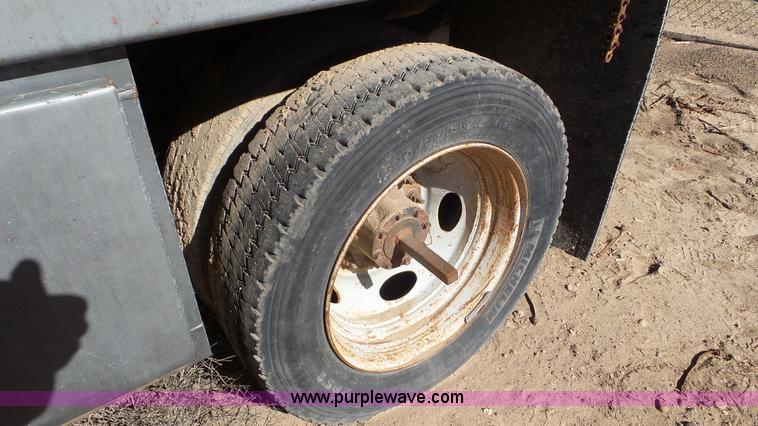 image for item K6997 2006 Ford F450 Super Duty flatbed truck