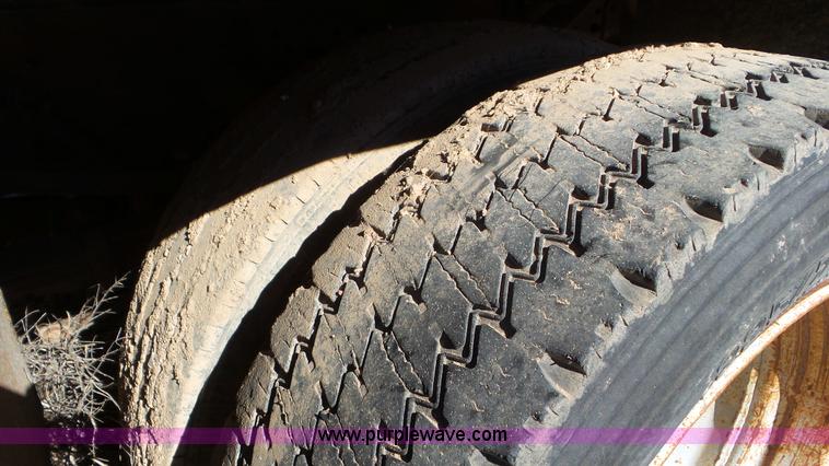 image for item K6997 2006 Ford F450 Super Duty flatbed truck