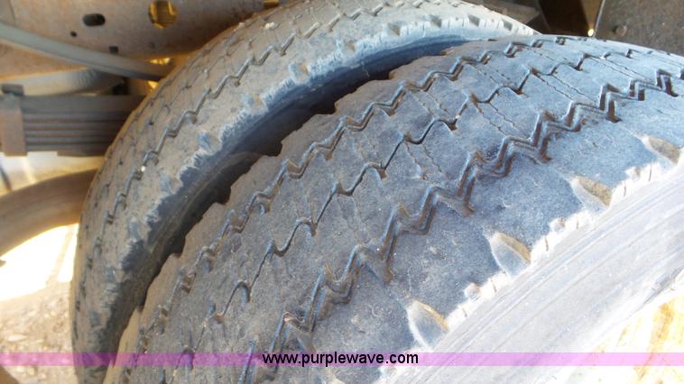 image for item K6997 2006 Ford F450 Super Duty flatbed truck