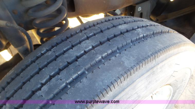 image for item K6997 2006 Ford F450 Super Duty flatbed truck