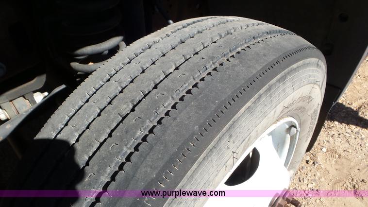 image for item K6997 2006 Ford F450 Super Duty flatbed truck