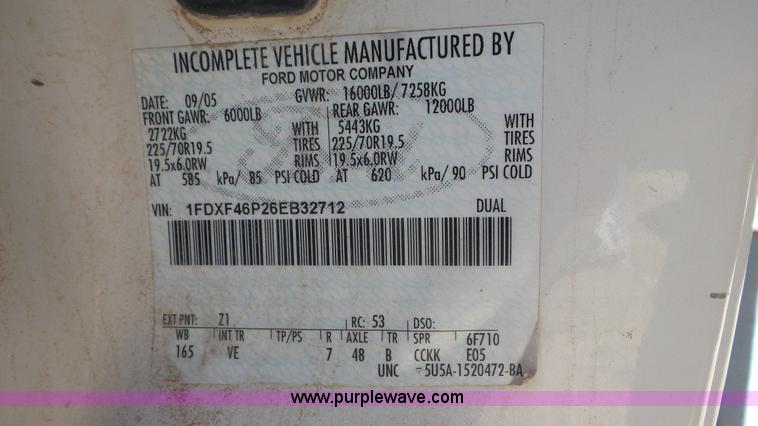 image for item K6997 2006 Ford F450 Super Duty flatbed truck