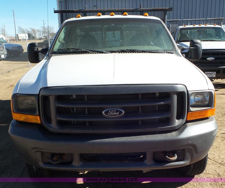 image for item K6998 2001 Ford F450 Super Duty flatbed truck