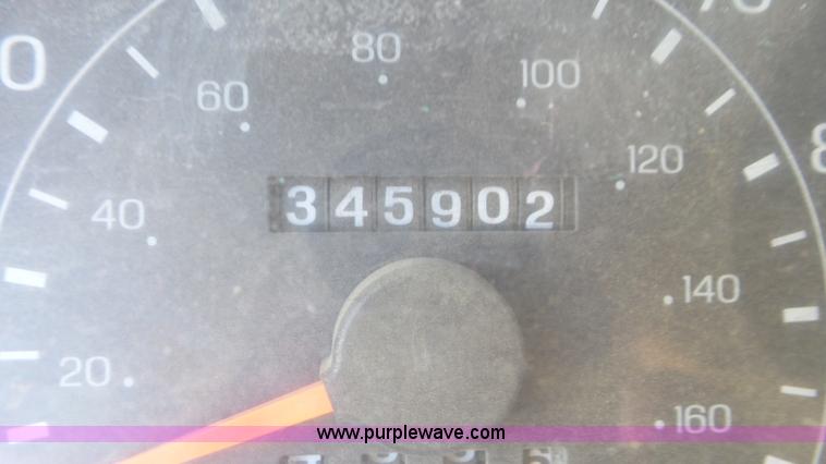 image for item K6998 2001 Ford F450 Super Duty flatbed truck