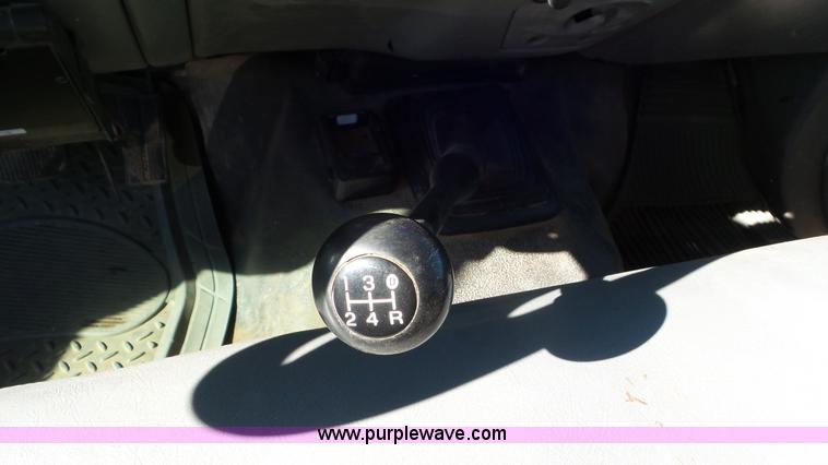 image for item K6998 2001 Ford F450 Super Duty flatbed truck