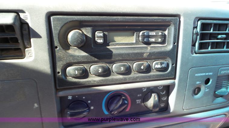 image for item K6998 2001 Ford F450 Super Duty flatbed truck