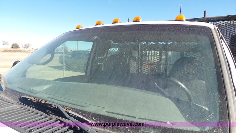 image for item K6998 2001 Ford F450 Super Duty flatbed truck