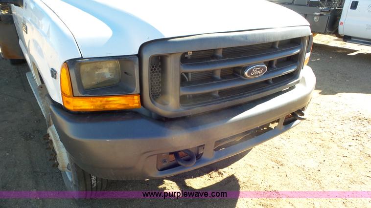 image for item K6998 2001 Ford F450 Super Duty flatbed truck