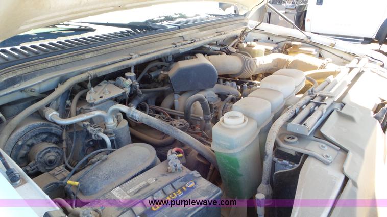 image for item K6998 2001 Ford F450 Super Duty flatbed truck