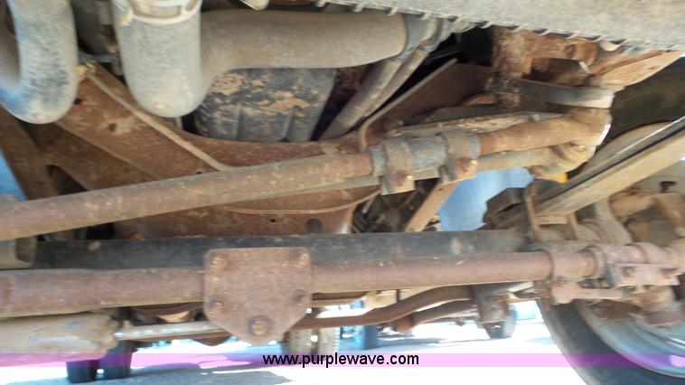 image for item K6998 2001 Ford F450 Super Duty flatbed truck