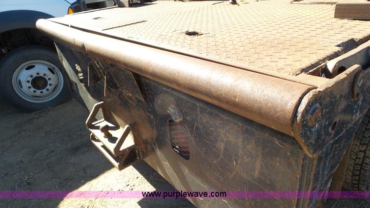 image for item K6998 2001 Ford F450 Super Duty flatbed truck