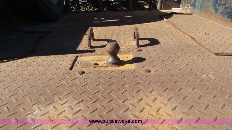 image for item K6998 2001 Ford F450 Super Duty flatbed truck