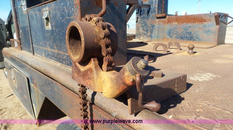 image for item K6998 2001 Ford F450 Super Duty flatbed truck