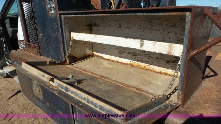 image for item K6998 2001 Ford F450 Super Duty flatbed truck