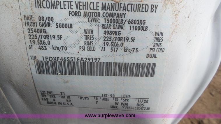 image for item K6998 2001 Ford F450 Super Duty flatbed truck