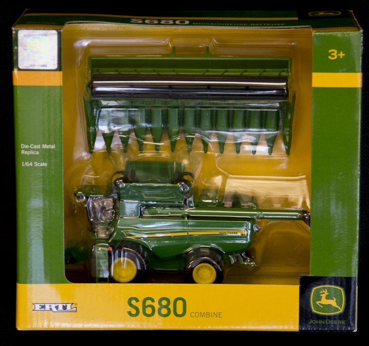 image for item BZ9058 John Deere S680 Combine