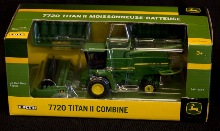 image for item BZ9061 John Deere 7720 Titan II Combine Set