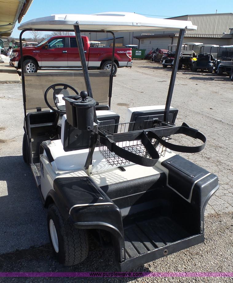1992 Ezgo golf cart in Iola, KS Item AO9907 sold Purple Wave