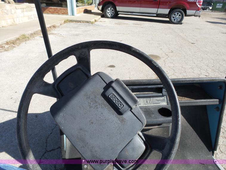 image for item AO9910 1985 Ez-go golf cart