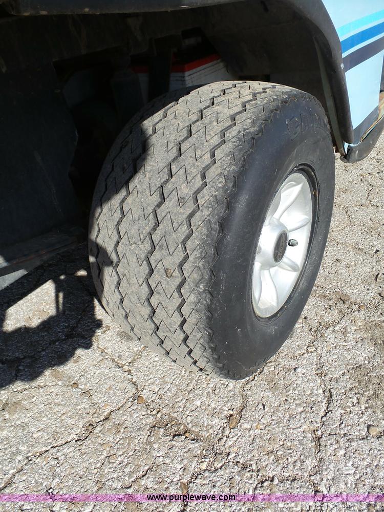 image for item AO9910 1985 Ez-go golf cart