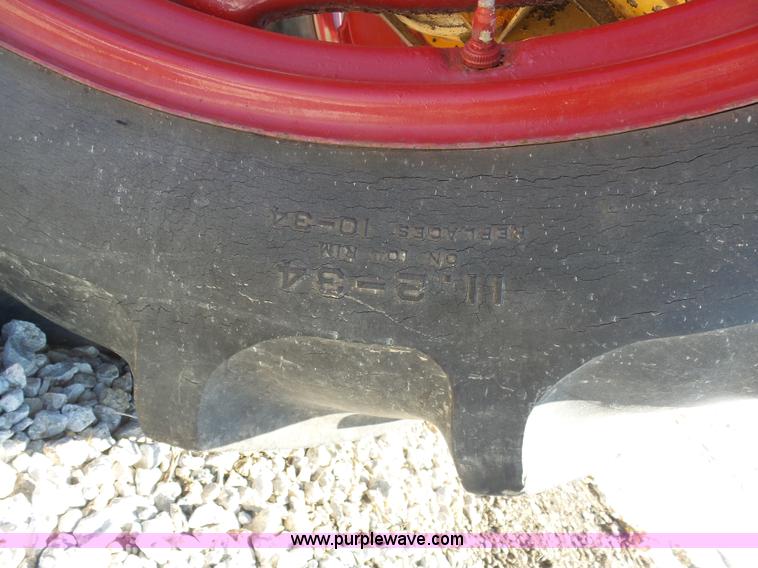 image for item AX9221 Minneapolis Moline RTU tractor