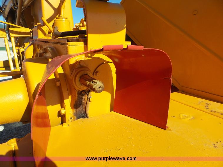 image for item AX9222 Minneapolis Moline EE tractor