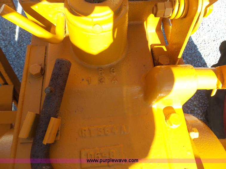 image for item AX9222 Minneapolis Moline EE tractor