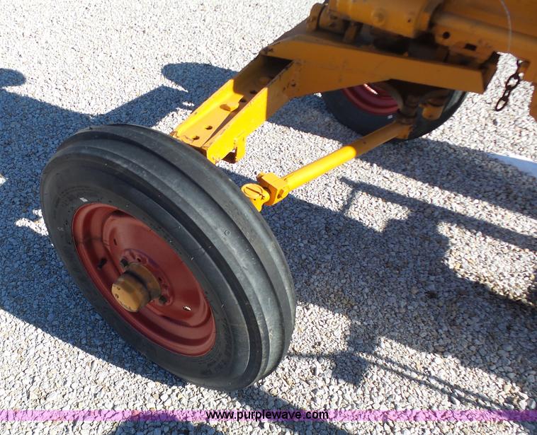 image for item AX9222 Minneapolis Moline EE tractor
