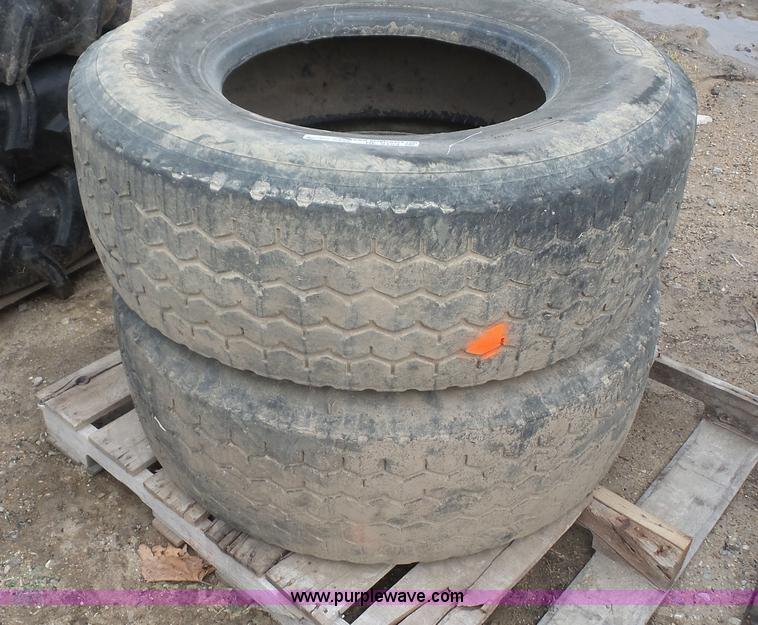image for item BF9153 (2) 385/65R22.5 tires