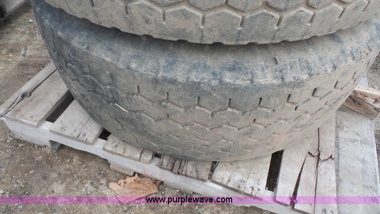 image for item BF9153 (2) 385/65R22.5 tires