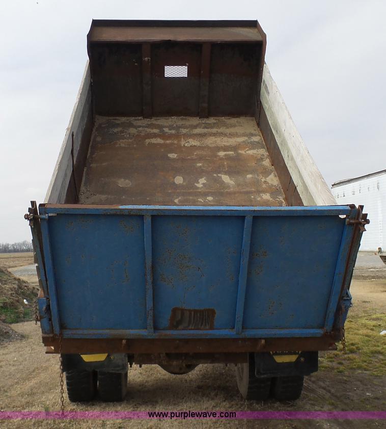image for item BI9235 1989 GMC TopKick 7000 dump truck