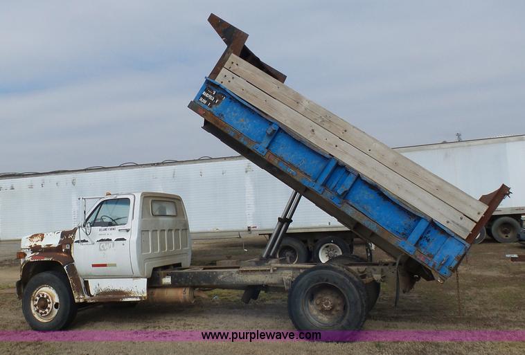 image for item BI9235 1989 GMC TopKick 7000 dump truck